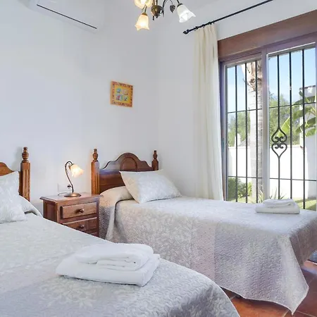 Casa Villanueva 4 - Sólo Familias *